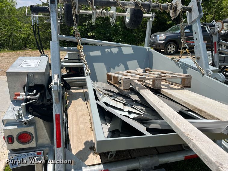 image for item LA9962 2022 Larson 5620  reel trailer