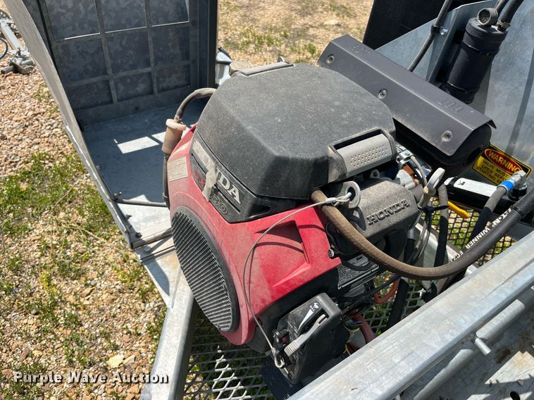 image for item LA9962 2022 Larson 5620  reel trailer