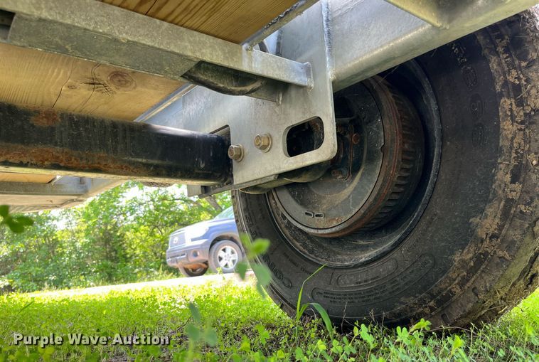 image for item LA9962 2022 Larson 5620  reel trailer