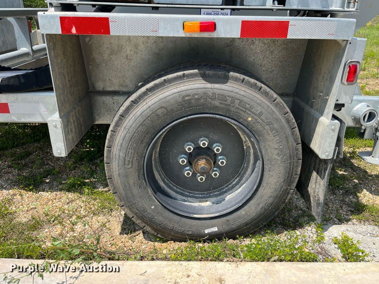 image for item LA9962 2022 Larson 5620  reel trailer