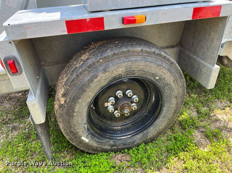 image for item LA9962 2022 Larson 5620  reel trailer