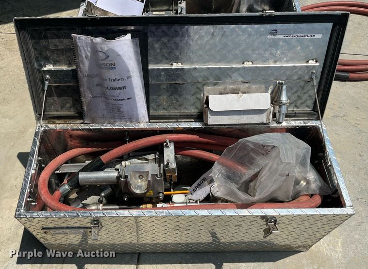 image for item LA9962 2022 Larson 5620  reel trailer