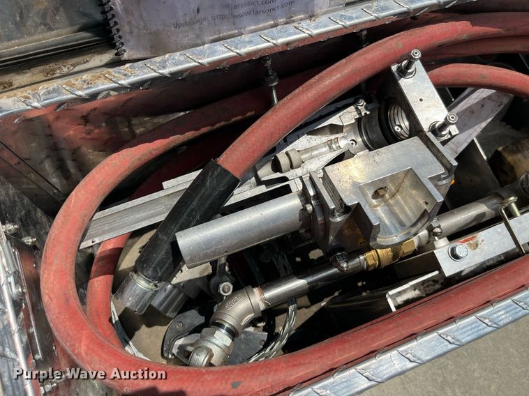 image for item LA9962 2022 Larson 5620  reel trailer