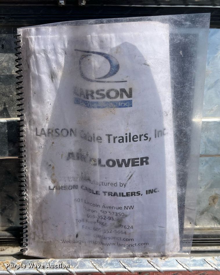 image for item LA9962 2022 Larson 5620  reel trailer