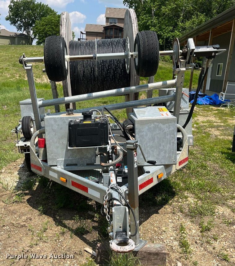 image for item LA9963 2021 Larson 5620  reel trailer