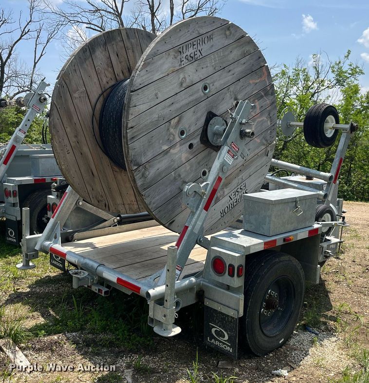 image for item LA9963 2021 Larson 5620  reel trailer