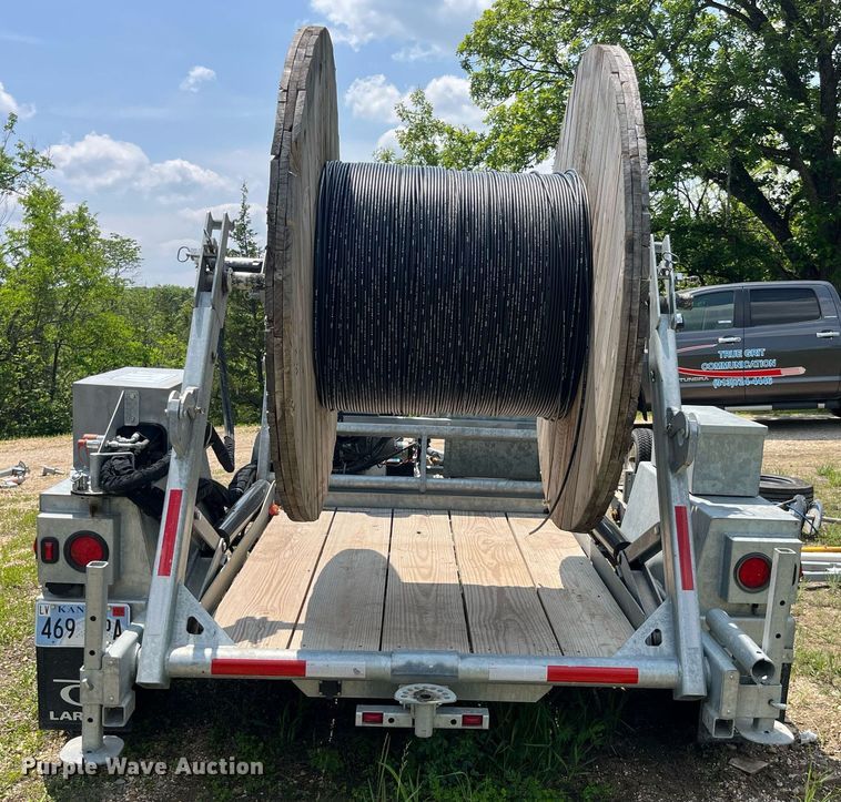 image for item LA9963 2021 Larson 5620  reel trailer