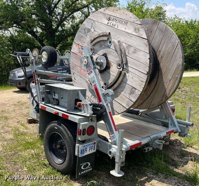 image for item LA9963 2021 Larson 5620  reel trailer