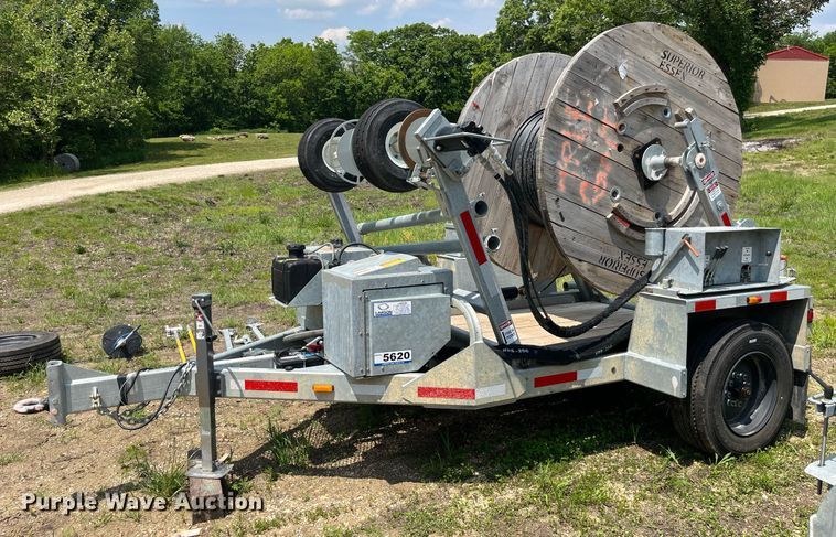 image for item LA9963 2021 Larson 5620  reel trailer