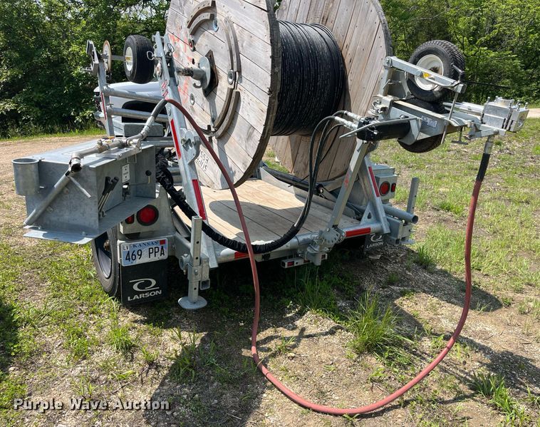 image for item LA9963 2021 Larson 5620  reel trailer