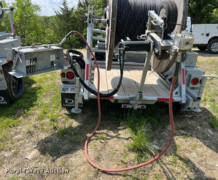 image for item LA9963 2021 Larson 5620  reel trailer