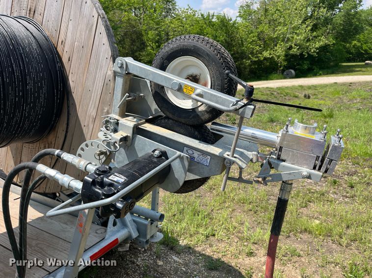 image for item LA9963 2021 Larson 5620  reel trailer