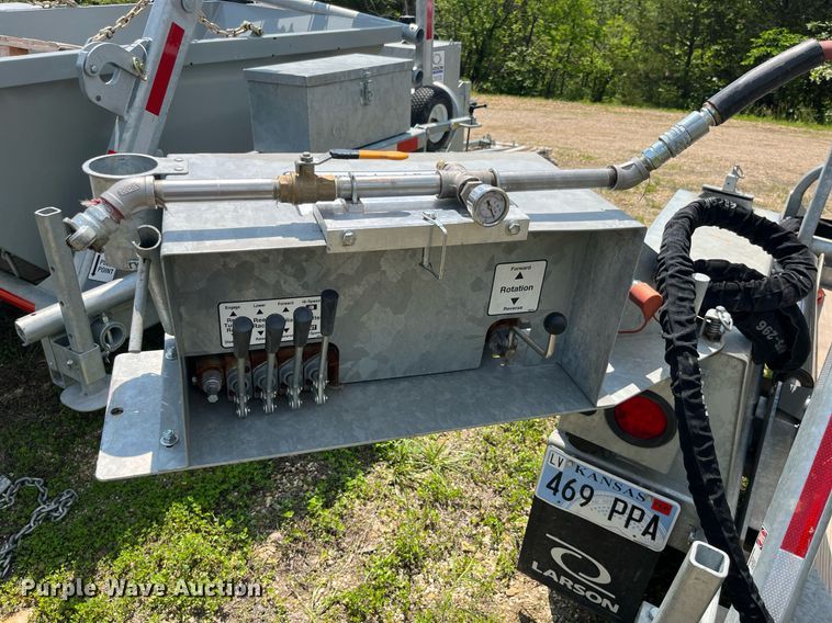 image for item LA9963 2021 Larson 5620  reel trailer