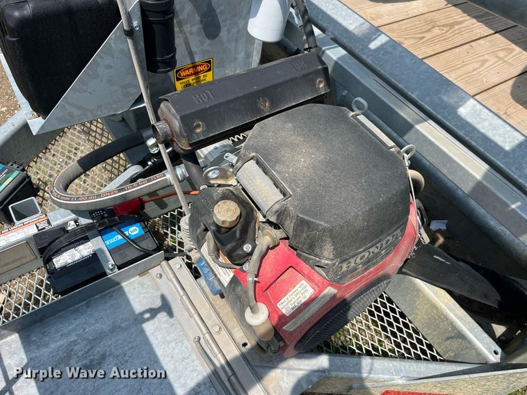 image for item LA9963 2021 Larson 5620  reel trailer