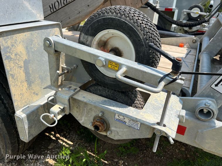 image for item LA9963 2021 Larson 5620  reel trailer