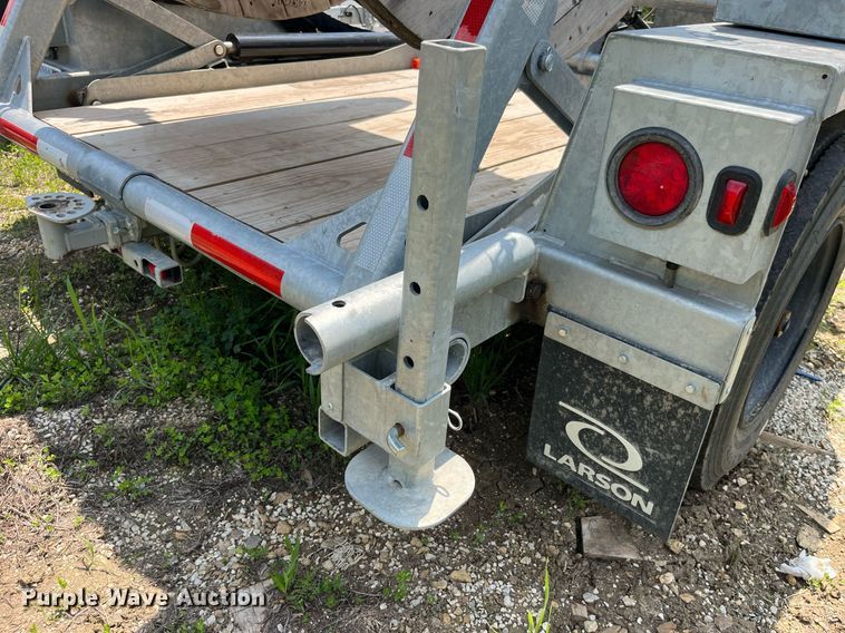 image for item LA9963 2021 Larson 5620  reel trailer