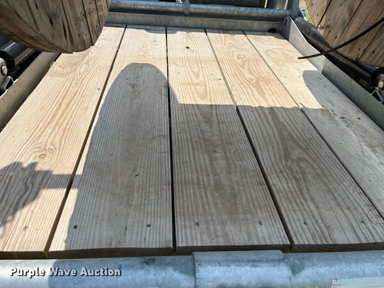 image for item LA9963 2021 Larson 5620  reel trailer