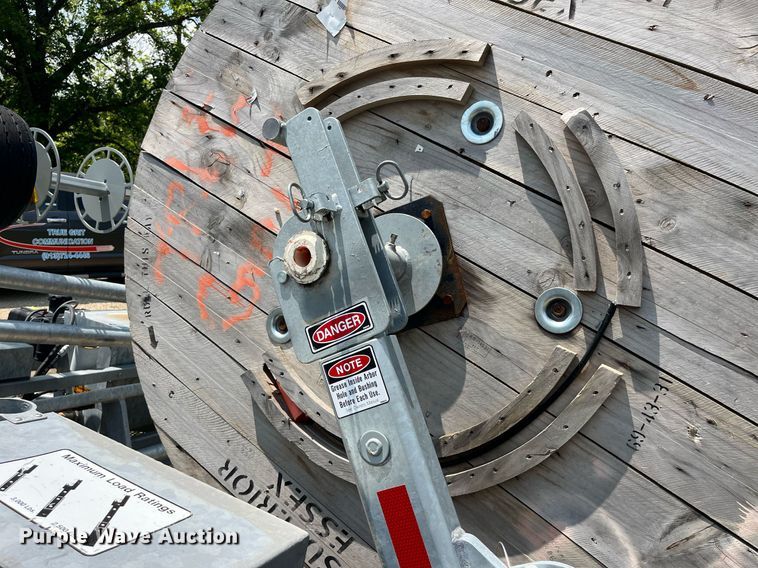 image for item LA9963 2021 Larson 5620  reel trailer