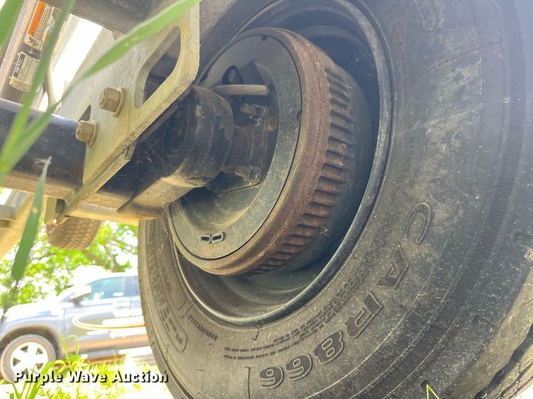 image for item LA9963 2021 Larson 5620  reel trailer