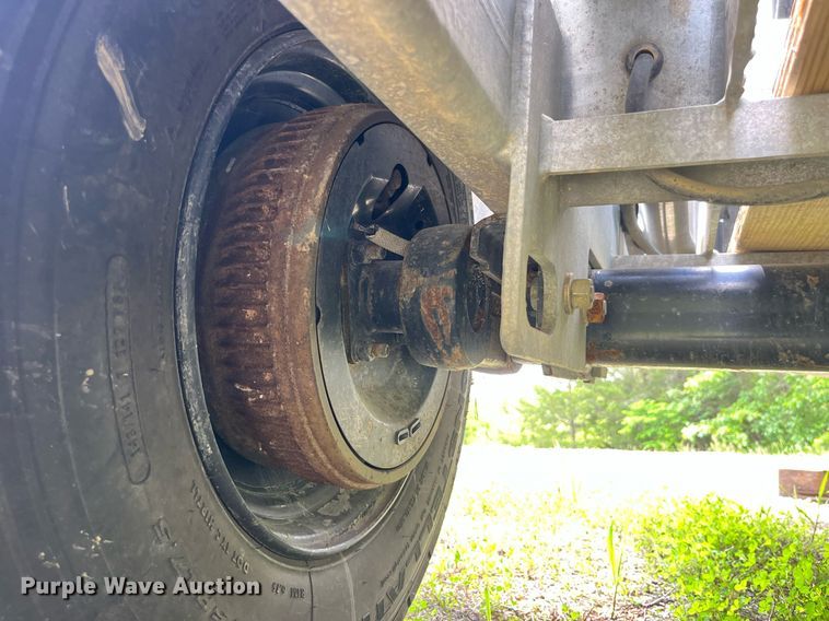 image for item LA9963 2021 Larson 5620  reel trailer