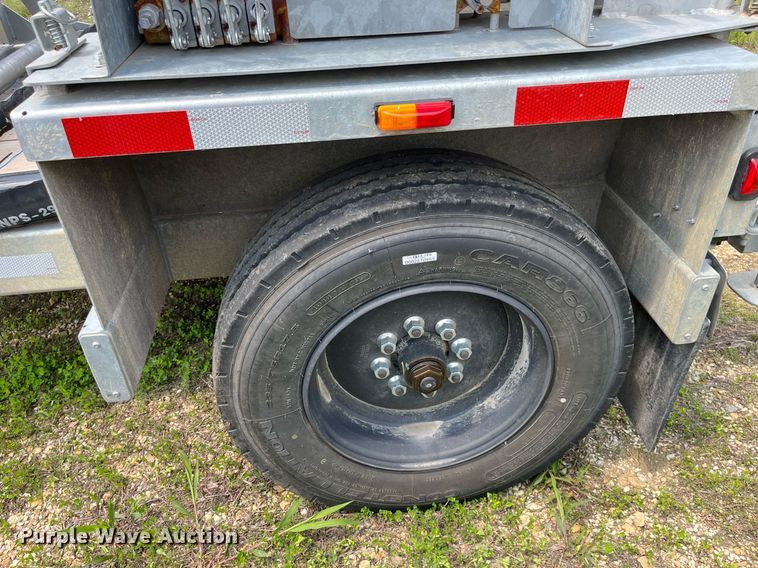 image for item LA9963 2021 Larson 5620  reel trailer