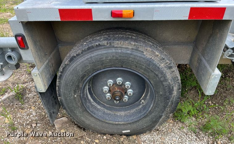image for item LA9963 2021 Larson 5620  reel trailer