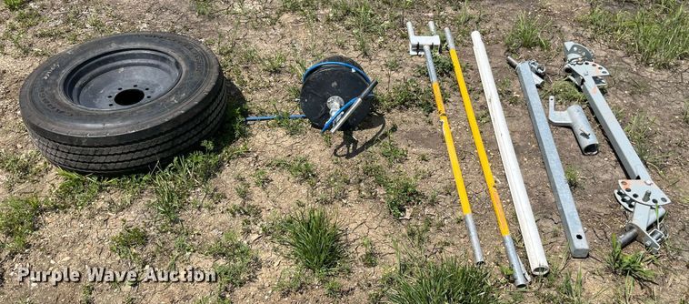 image for item LA9963 2021 Larson 5620  reel trailer