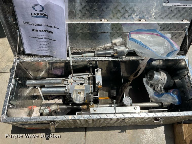 image for item LA9963 2021 Larson 5620  reel trailer