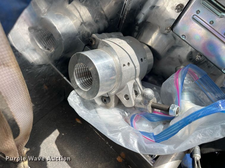 image for item LA9963 2021 Larson 5620  reel trailer