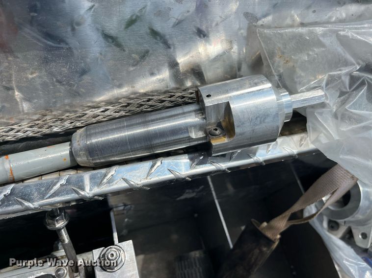 image for item LA9963 2021 Larson 5620  reel trailer