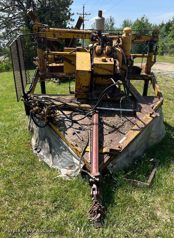 image for item LA9982 Vermeer 1560  stump grinder