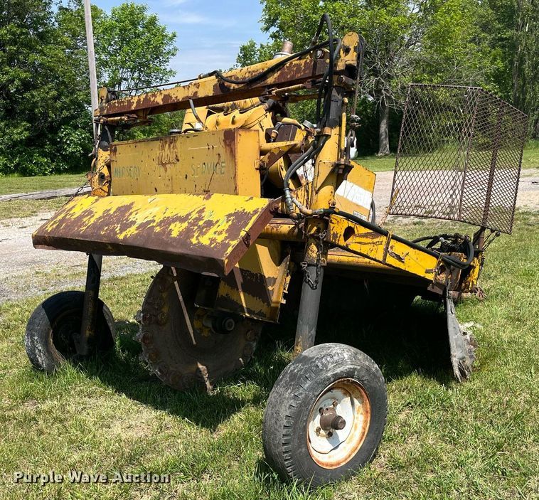 image for item LA9982 Vermeer 1560  stump grinder