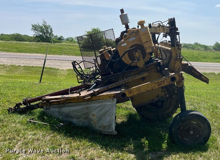 image for item LA9982 Vermeer 1560  stump grinder