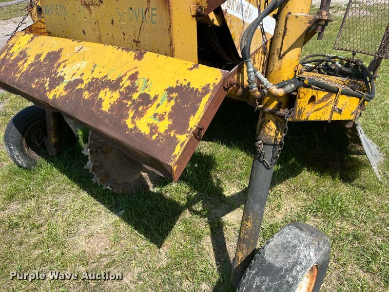image for item LA9982 Vermeer 1560  stump grinder