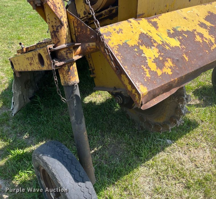 image for item LA9982 Vermeer 1560  stump grinder