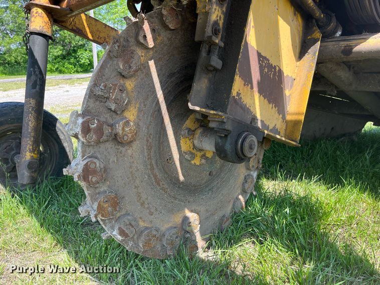 image for item LA9982 Vermeer 1560  stump grinder