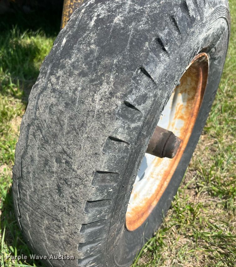 image for item LA9982 Vermeer 1560  stump grinder