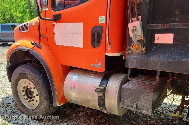 image for item LE9062 2006 Freightliner Business Class M2  dump truck