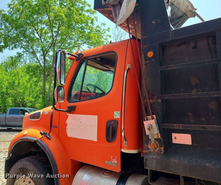 image for item LE9062 2006 Freightliner Business Class M2  dump truck