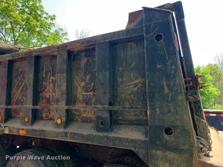 image for item LE9062 2006 Freightliner Business Class M2  dump truck