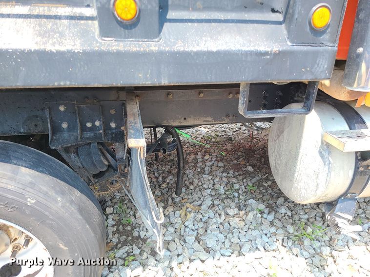 image for item LE9062 2006 Freightliner Business Class M2  dump truck