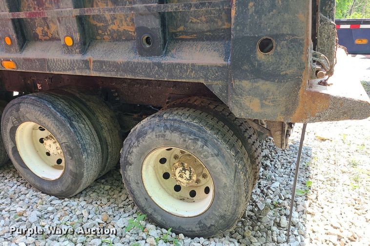 image for item LE9062 2006 Freightliner Business Class M2  dump truck