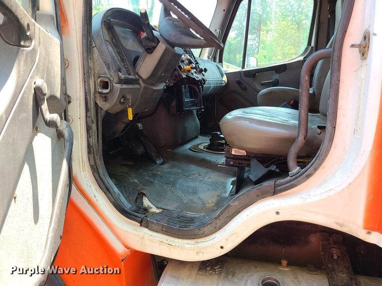 image for item LE9062 2006 Freightliner Business Class M2  dump truck