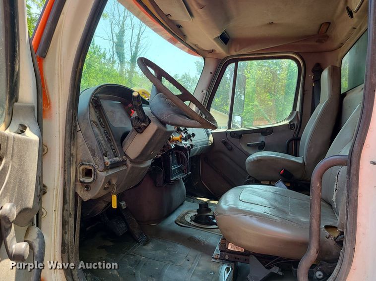 image for item LE9062 2006 Freightliner Business Class M2  dump truck