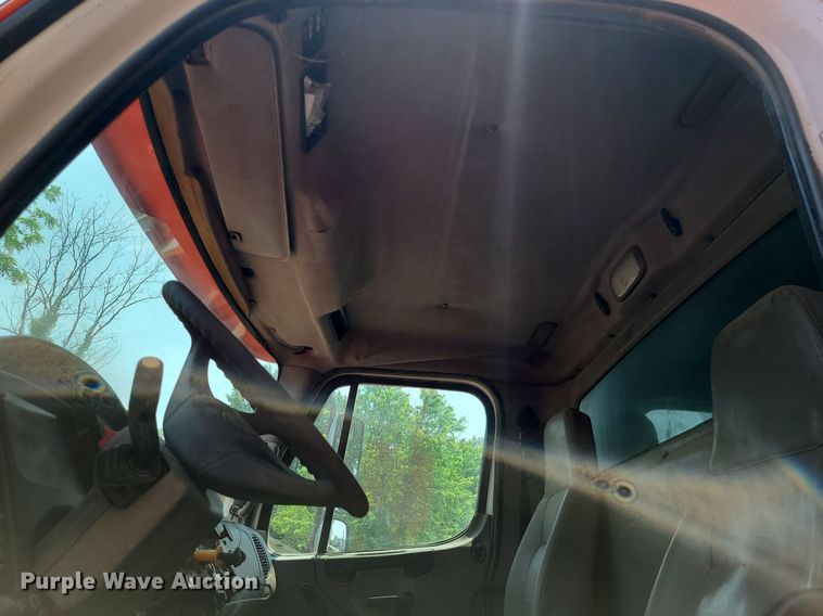 image for item LE9062 2006 Freightliner Business Class M2  dump truck