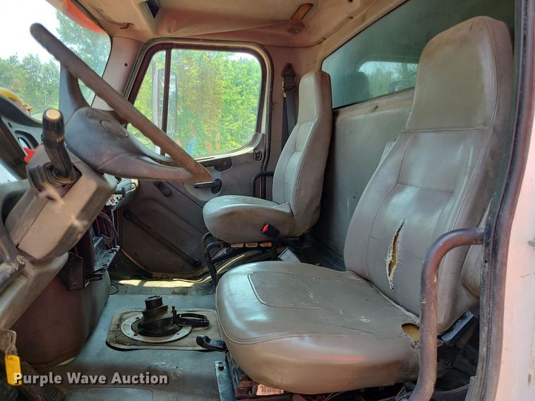 image for item LE9062 2006 Freightliner Business Class M2  dump truck