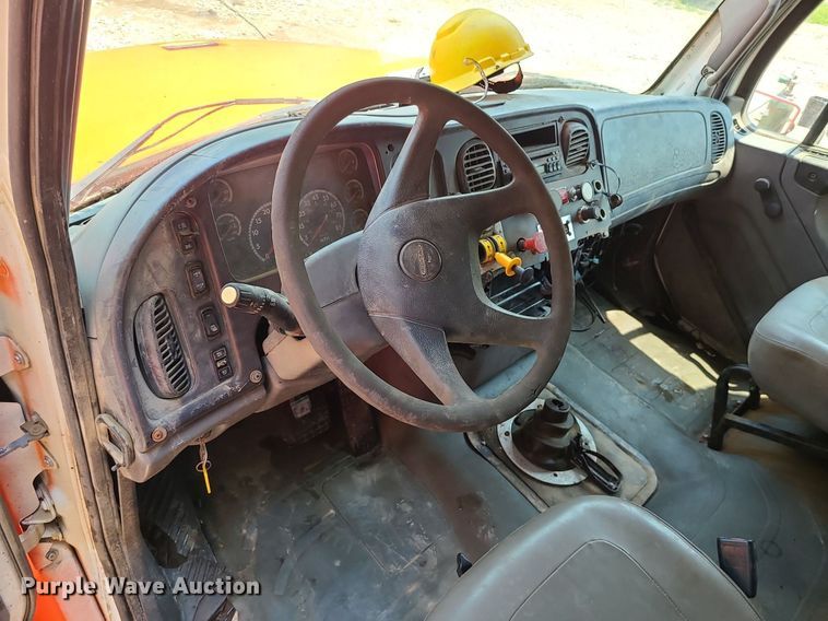 image for item LE9062 2006 Freightliner Business Class M2  dump truck