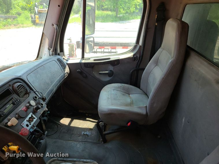 image for item LE9062 2006 Freightliner Business Class M2  dump truck