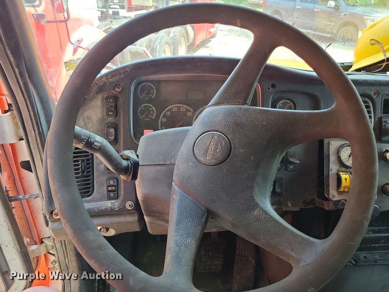 image for item LE9062 2006 Freightliner Business Class M2  dump truck