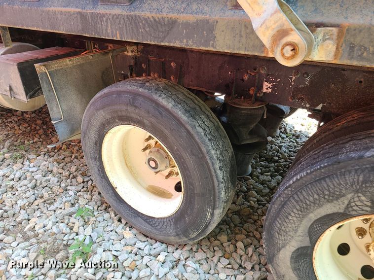 image for item LE9062 2006 Freightliner Business Class M2  dump truck